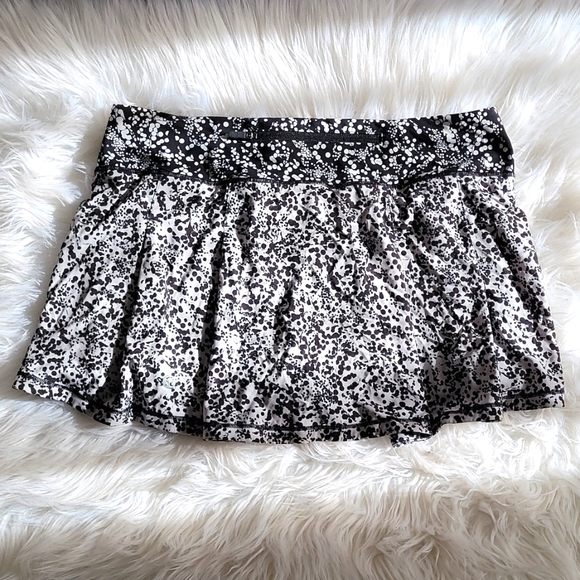 Lululemon Pace Rival Skirt Shorts Chirakasu Alpine White and Chirasu Black 8 - Picture 7 of 12